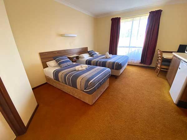 Donnybrook Motel Ngoại thất bức ảnh